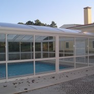 Cobertura de piscina branca